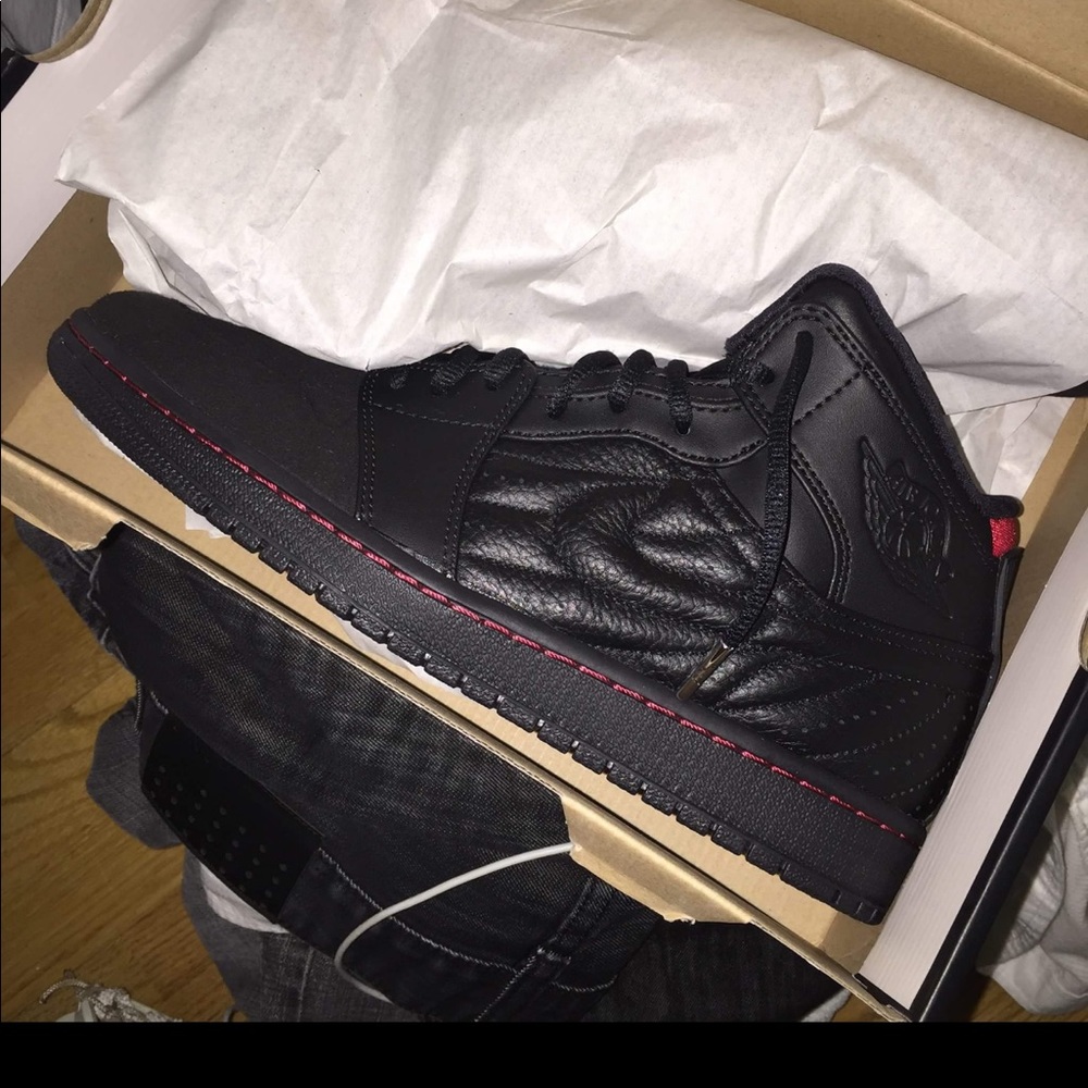 Men’s Jordan 1s “last shot” size 9
